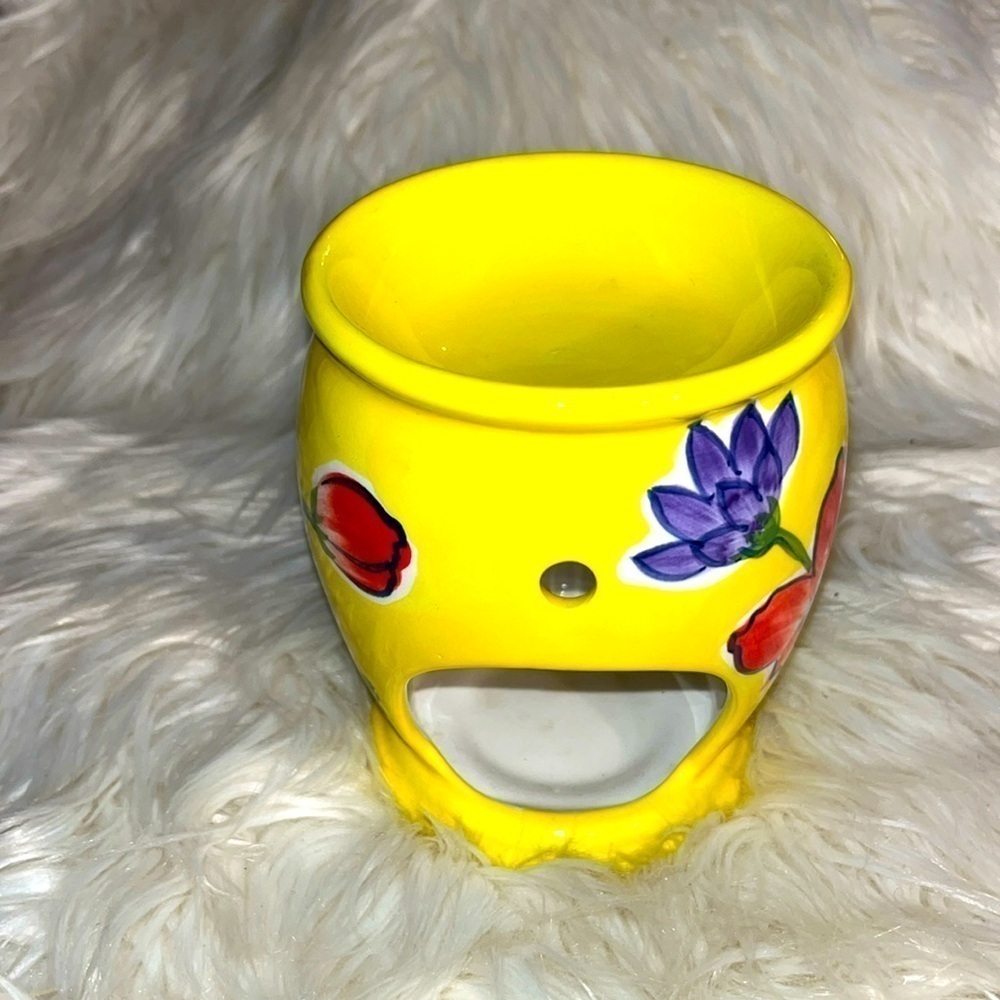 Sunny Daze wax tart warmer. Yellow red purple green floral.